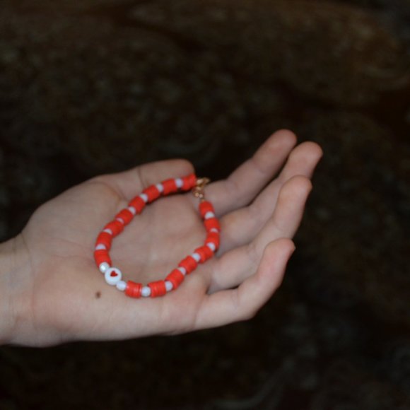 Handmade Clay Beads Elastic Kids Bracelet White Red Heart Image 2.5 length/half - Picture 4 of 5